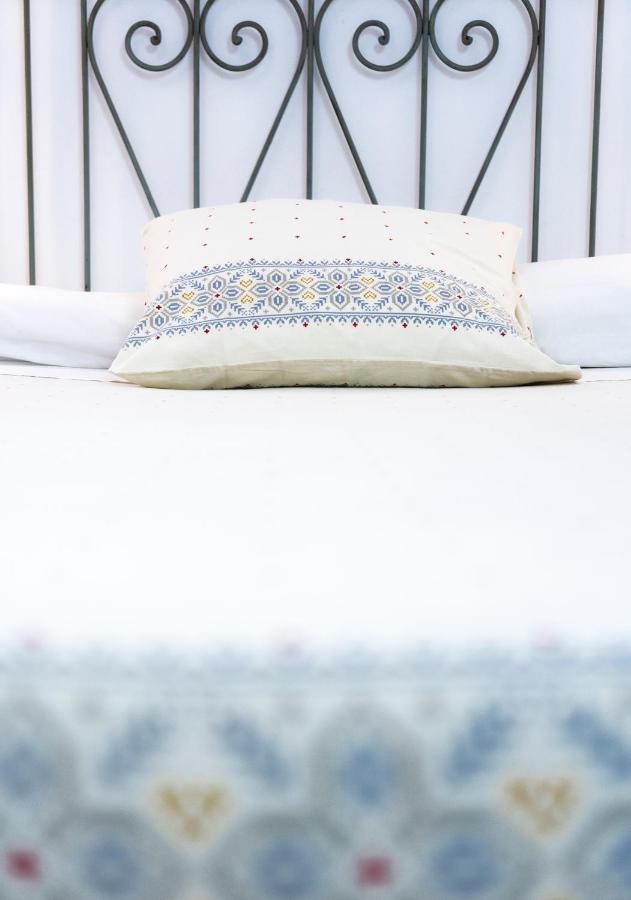 Hostal Trafalgar Barbate Bagian luar foto