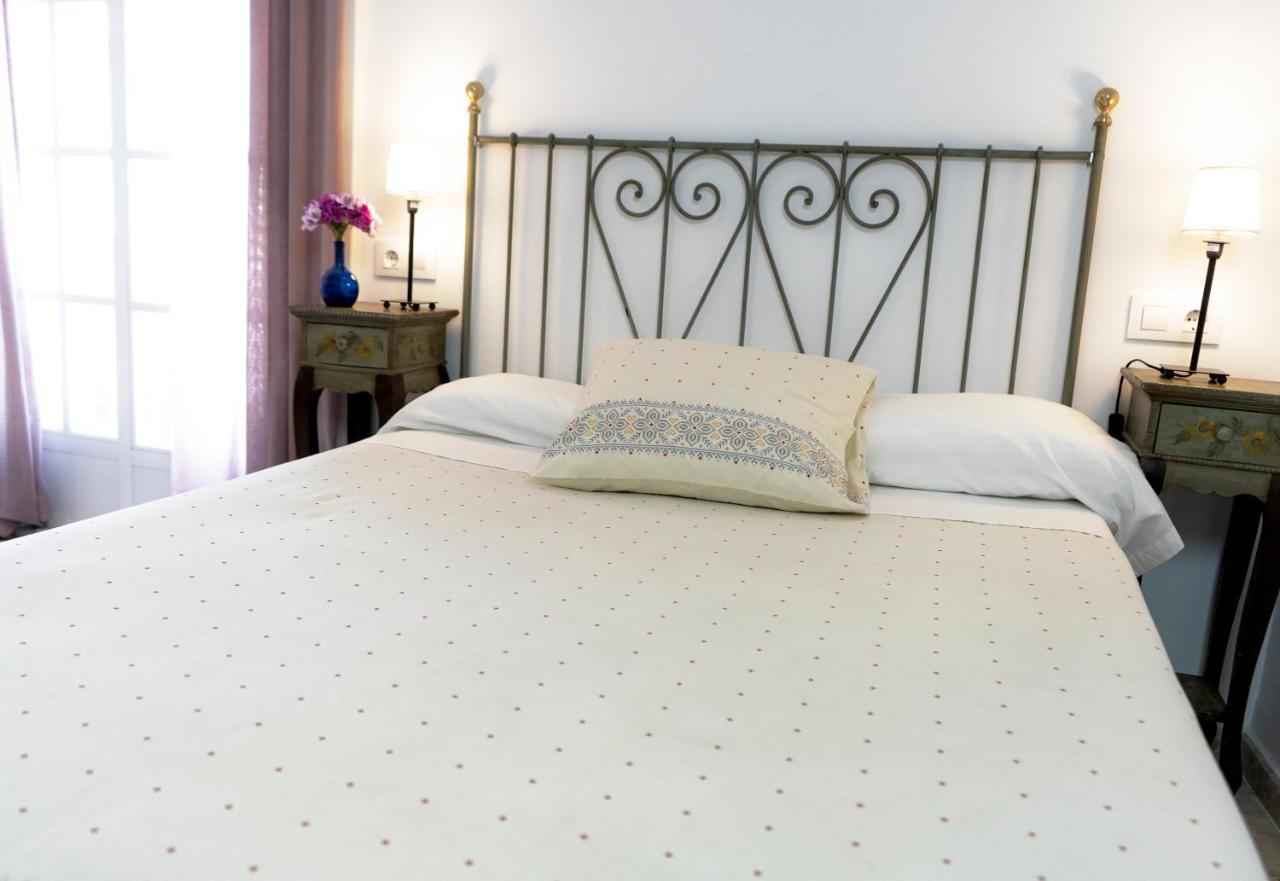 Hostal Trafalgar Barbate Bagian luar foto