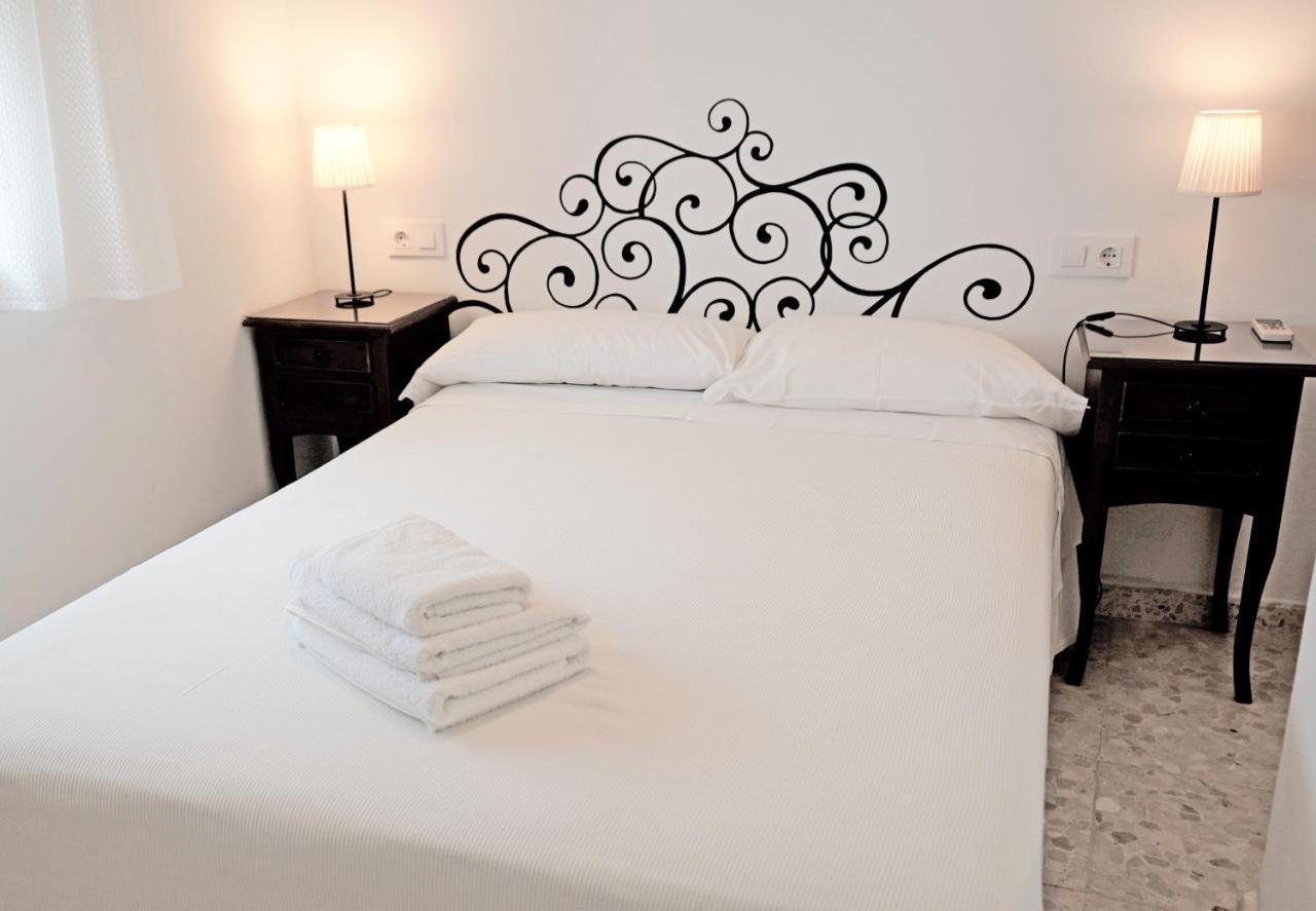 Hostal Trafalgar Barbate Bagian luar foto