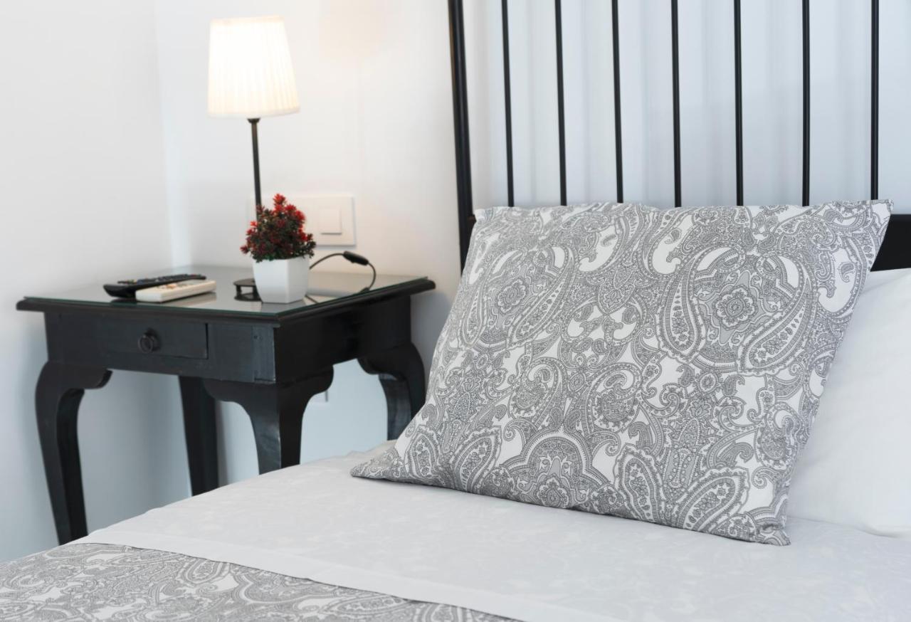 Hostal Trafalgar Barbate Bagian luar foto