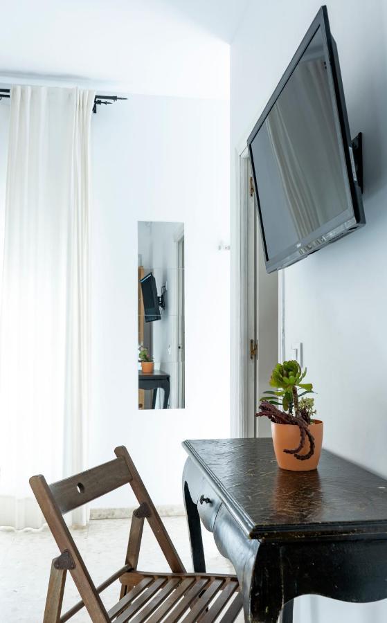 Hostal Trafalgar Barbate Bagian luar foto