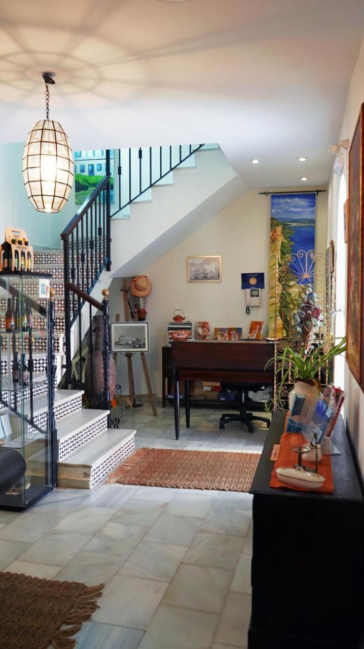 Hostal Trafalgar Barbate Bagian luar foto